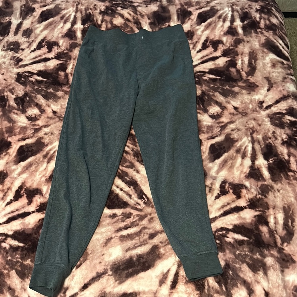 Women’s grey sweatpants/joggers